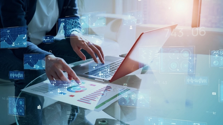 Entrepreneurial Alchemy: Transforming Challenges into Opportunities